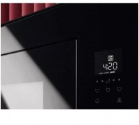 Juodos spalvos 45cm aukščio įmontuojama mikrobangų krosnelė AEG TB6SM261FB