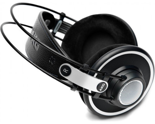AKG K702